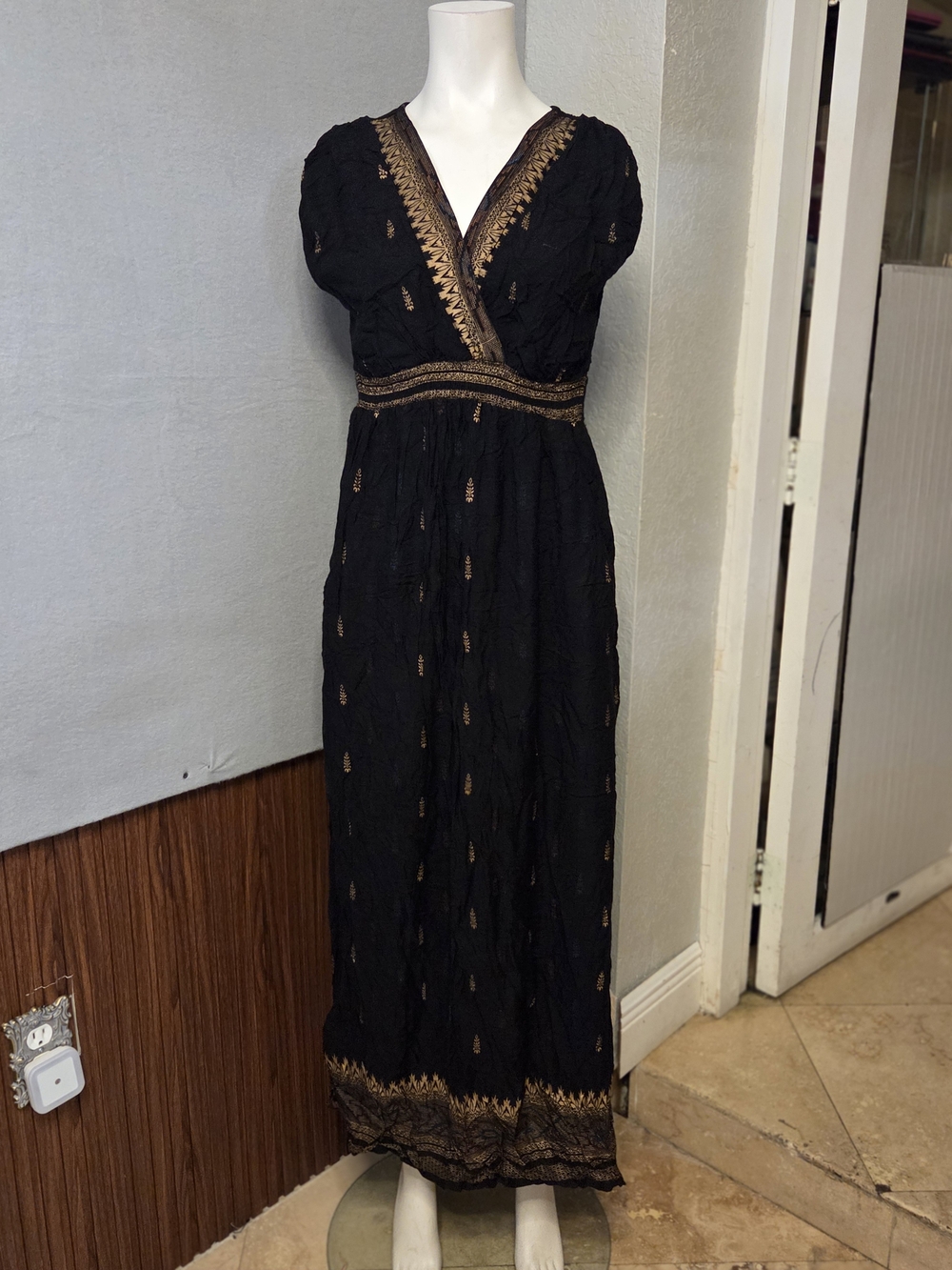 Lapogee Black Gold Painted Foil Print Boho Midi Dress Size M.